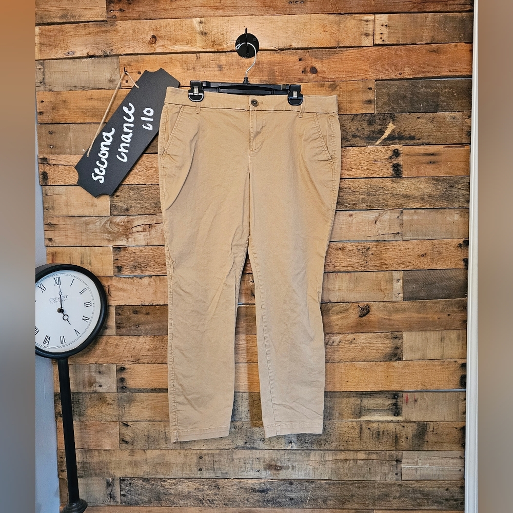 Old navy Women's Built-In Flex skinny Basic khaki pants Size 12 Petite